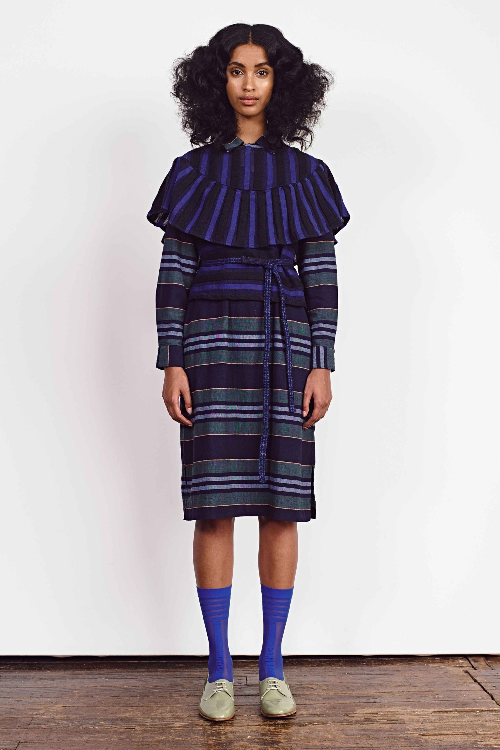 black cotton sleeveless relaxed pleated cape