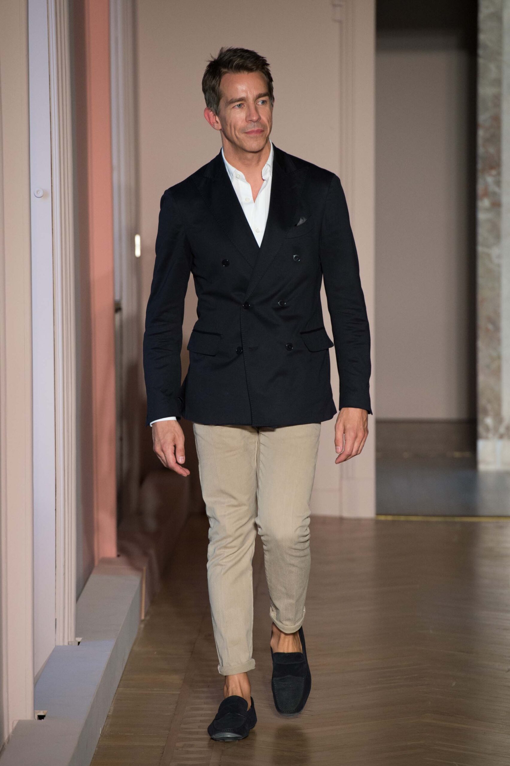 black blazer white shirt beige pants