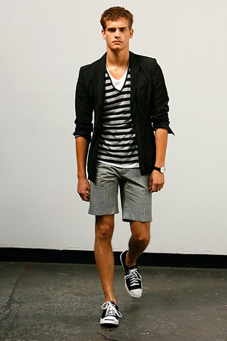 white cotton short-sleeve v-neck fitted striped t-shirt