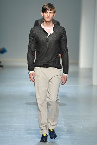 black cotton long-sleeve v-neck fitted zippered shirt