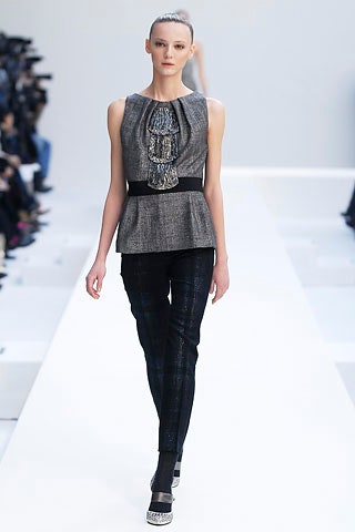 fitted gray sleeveless top with black slim pants