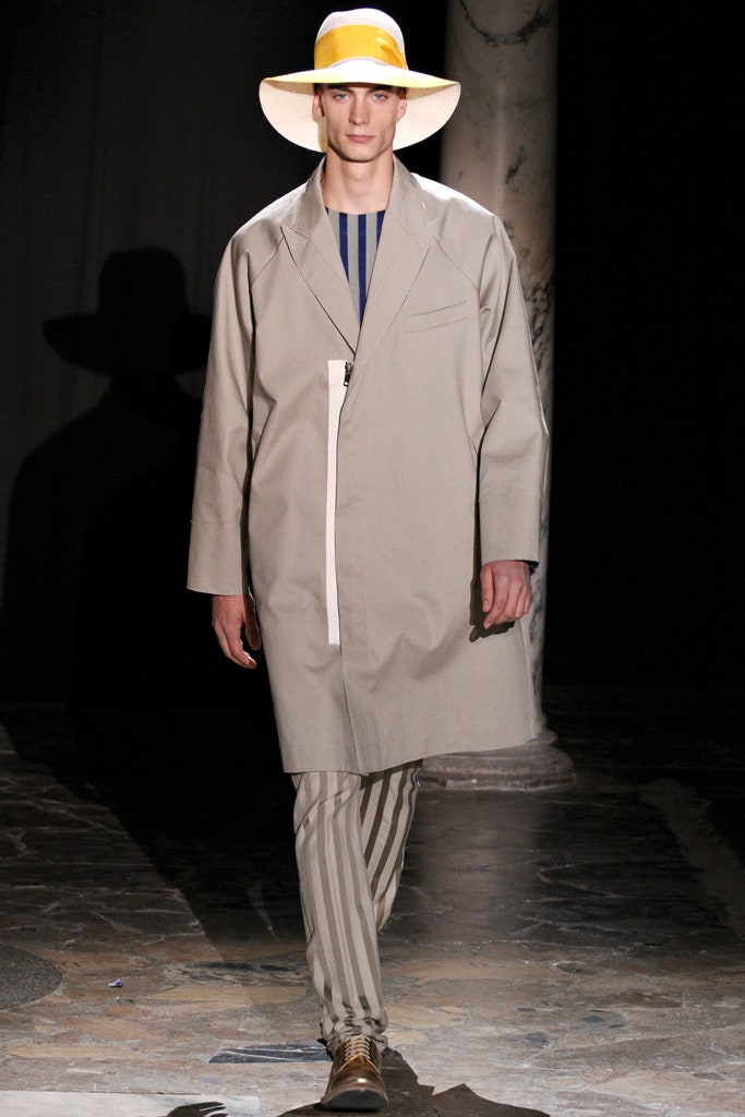 beige cotton long-sleeve collared relaxed buttoned coat
