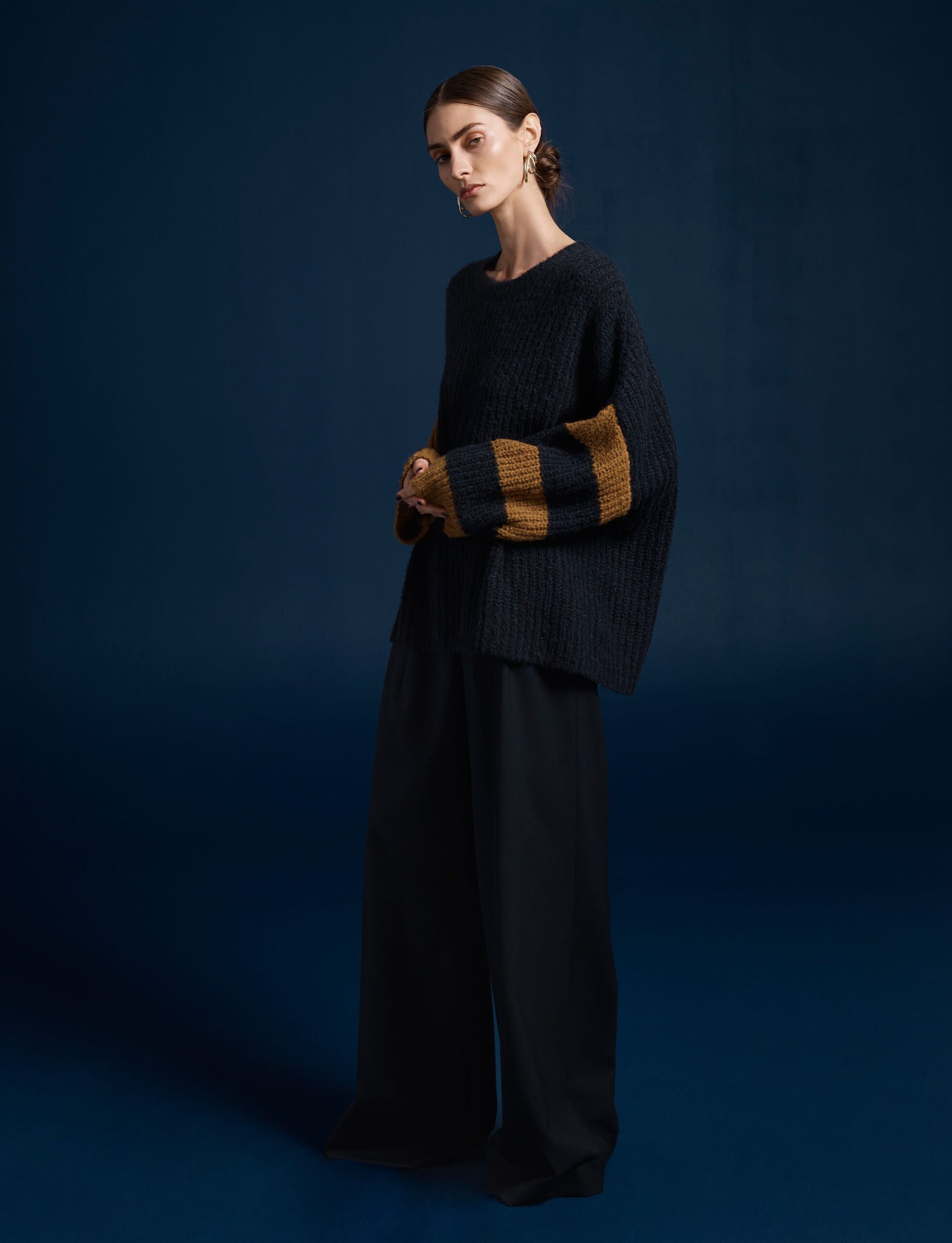 oversized black sweater and relaxed pants