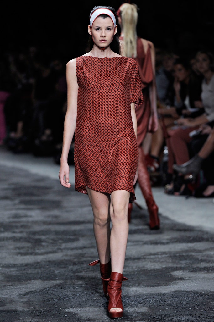 red silk sleeveless asymmetric relaxed printed short dress