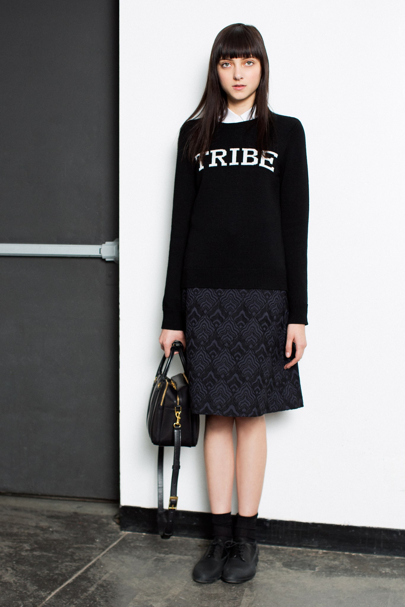 black cotton long-sleeve collared fitted printed sweater