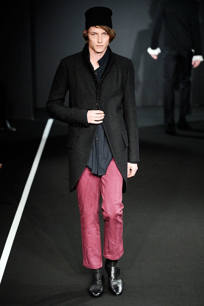 black wool long-sleeve collared fitted structured coat