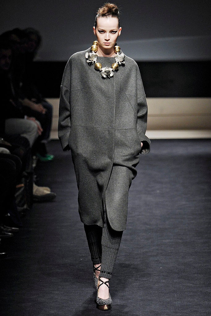 gray wool long-sleeve collared oversized draped coat