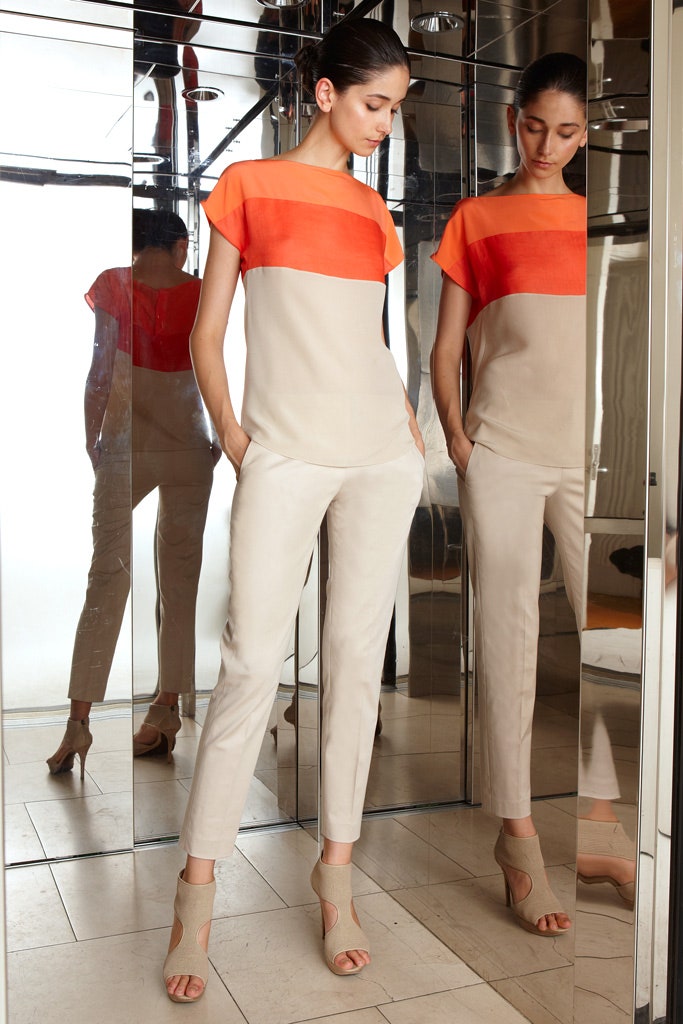 beige short-sleeve scoop-neck fitted color-blocked top