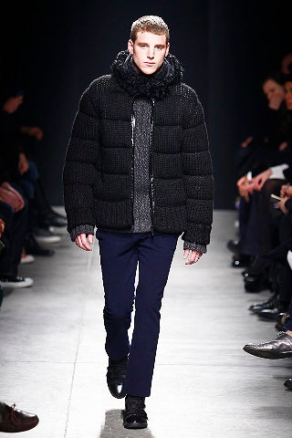 black wool long-sleeve collared fitted padded jacket