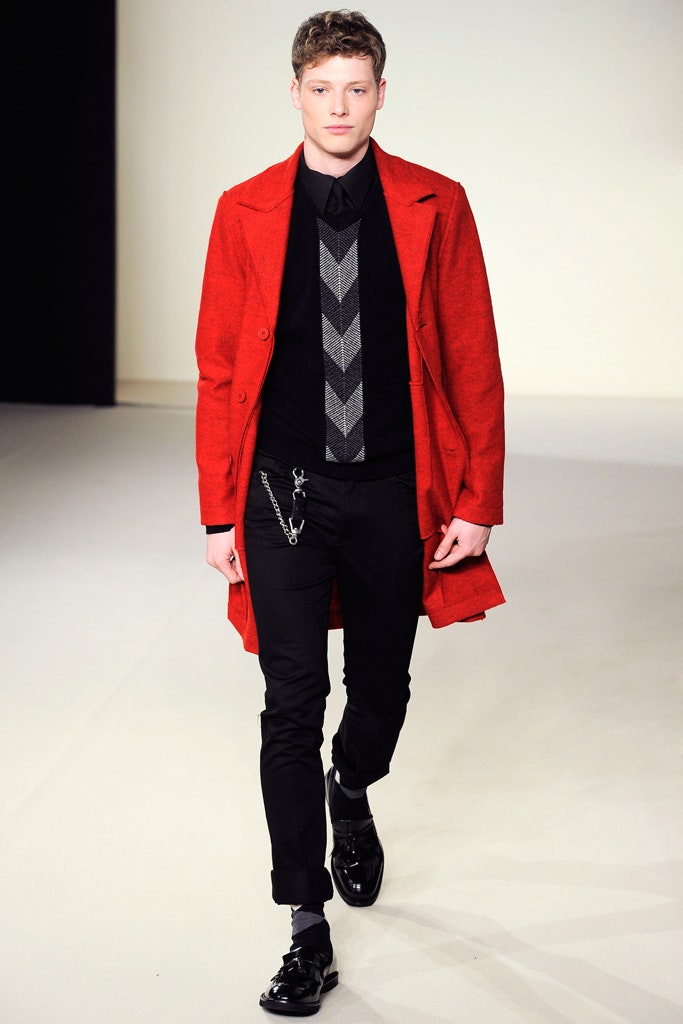 red wool long-sleeve collared fitted buttoned coat
