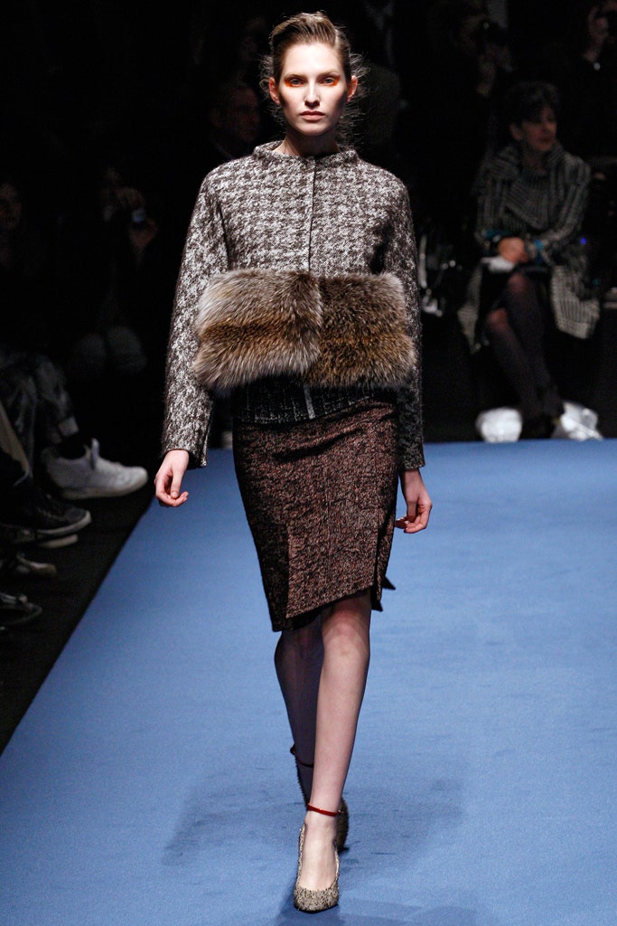 brown wool long-sleeve collared fitted zippered jacket
