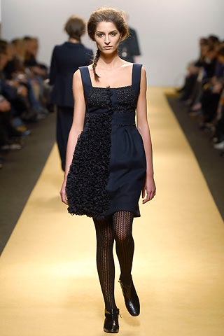 black fitted sleeveless dress