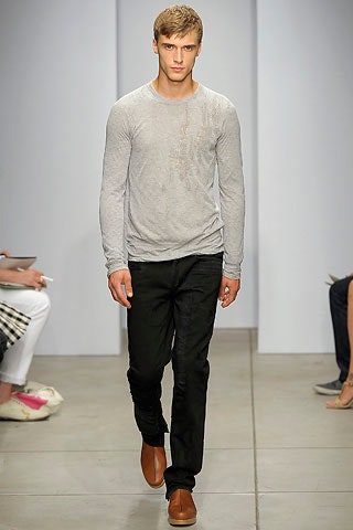 gray fitted shirt with black pants