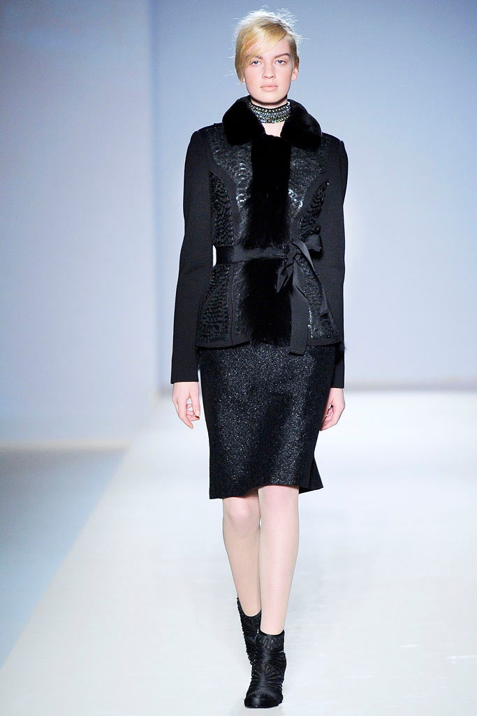 black wool long-sleeve collared fitted zippered belted jacket