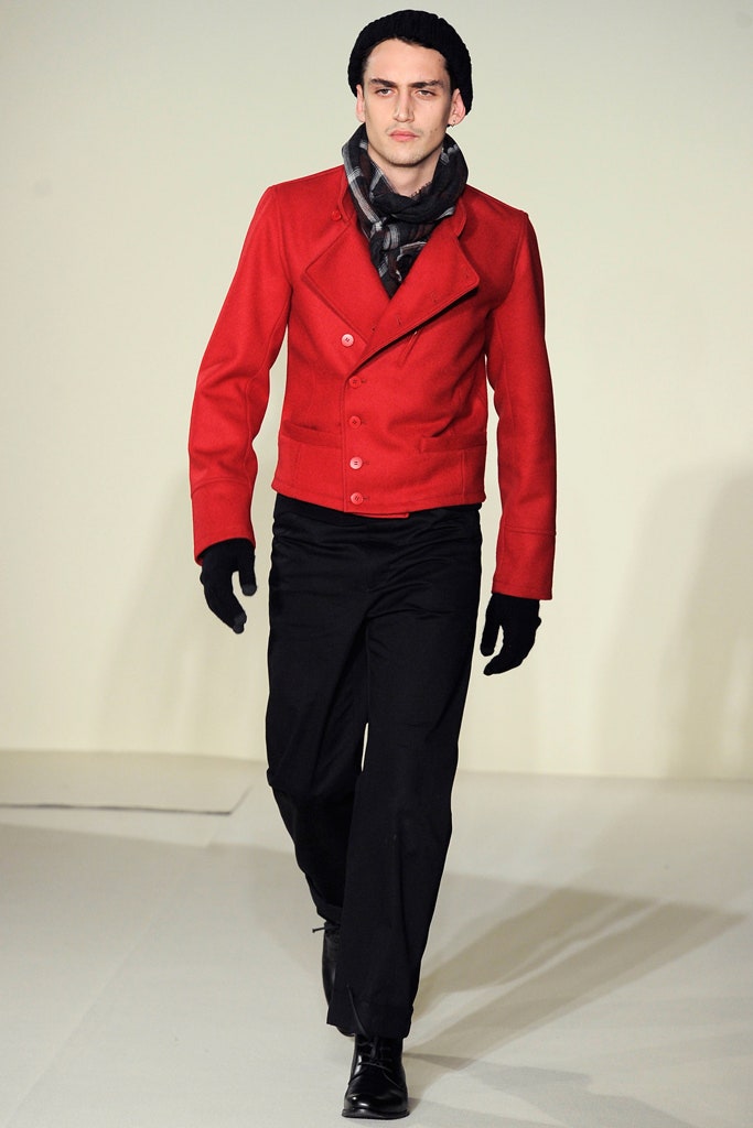 red wool long-sleeve collared fitted buttoned jacket