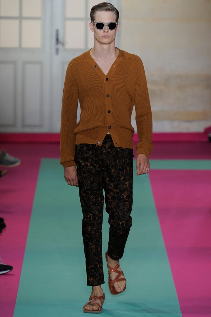 brown cotton long-sleeve v-neck fitted buttoned cardigan