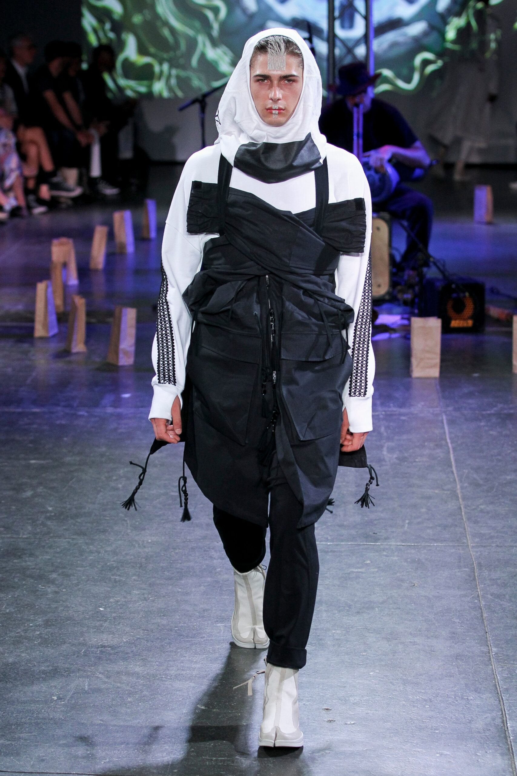 black and white relaxed jacket with cargo pants