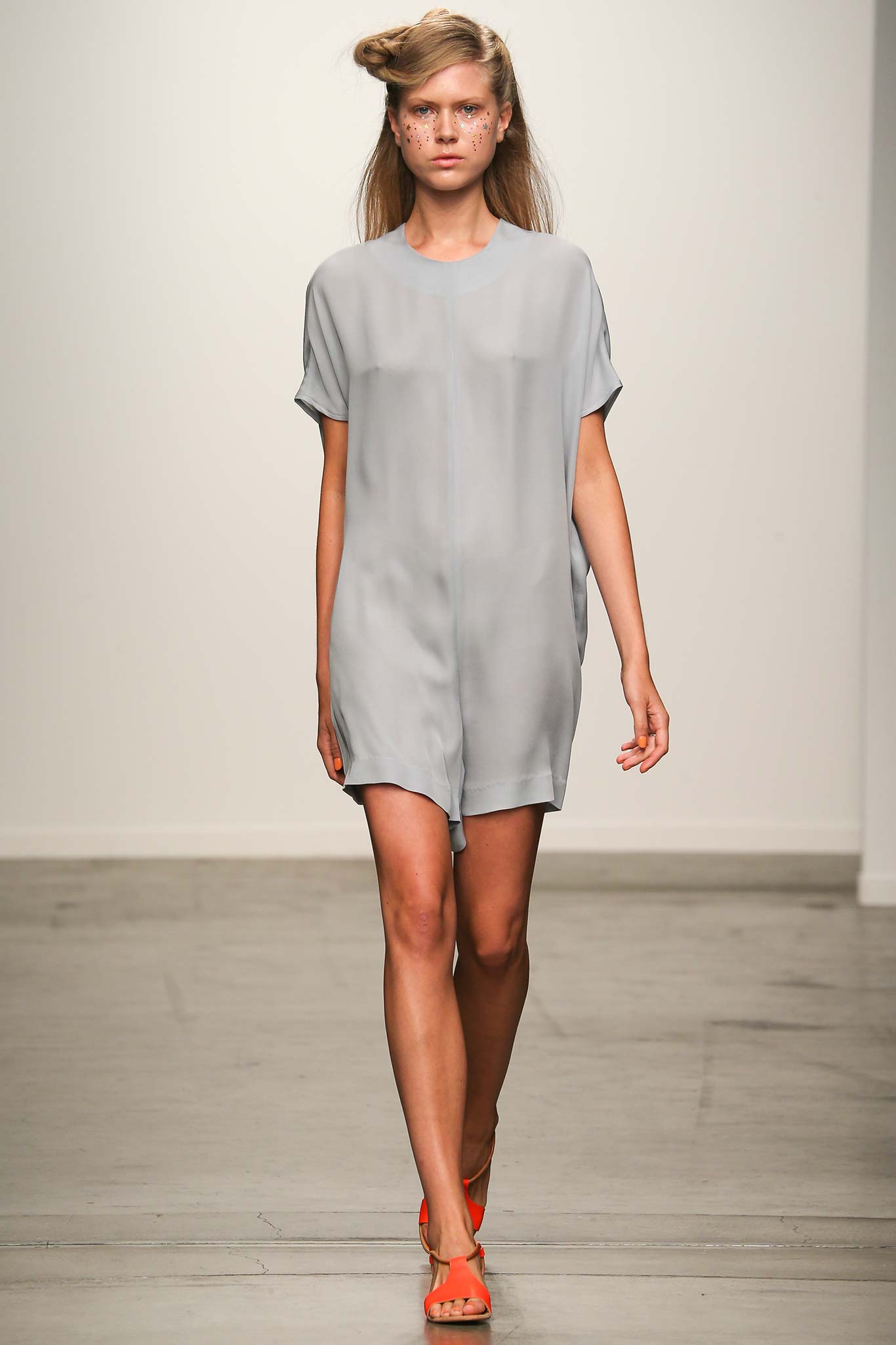 gray silk relaxed dress with orange shoes