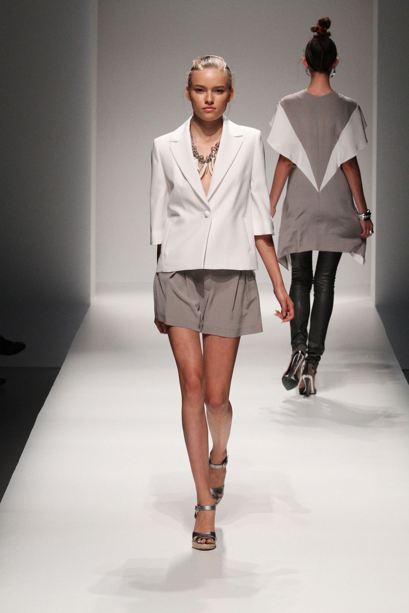 white cotton short-sleeve v-neck tailored buttoned blazer