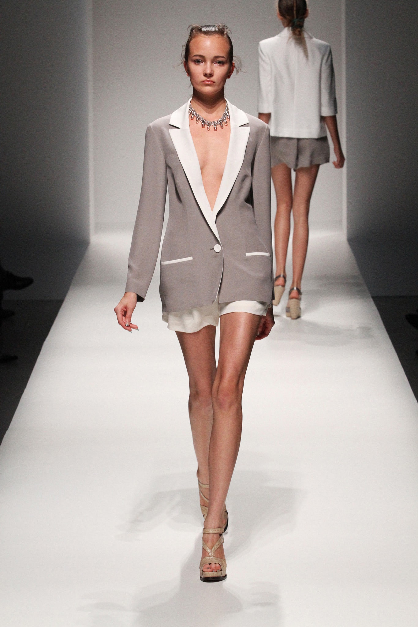 white fitted straight-leg short shorts