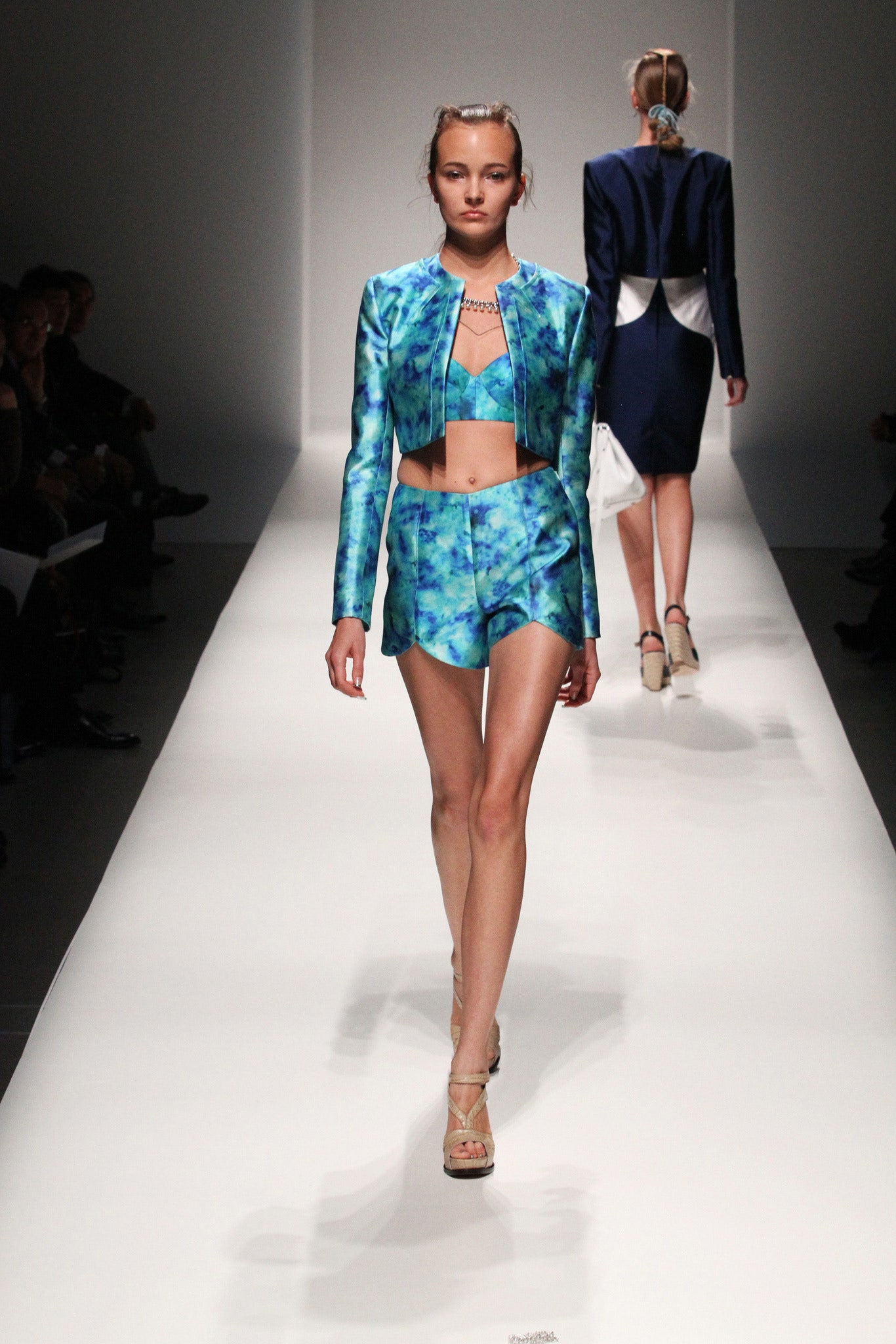 blue cotton long-sleeve collared fitted zippered cropped jacket