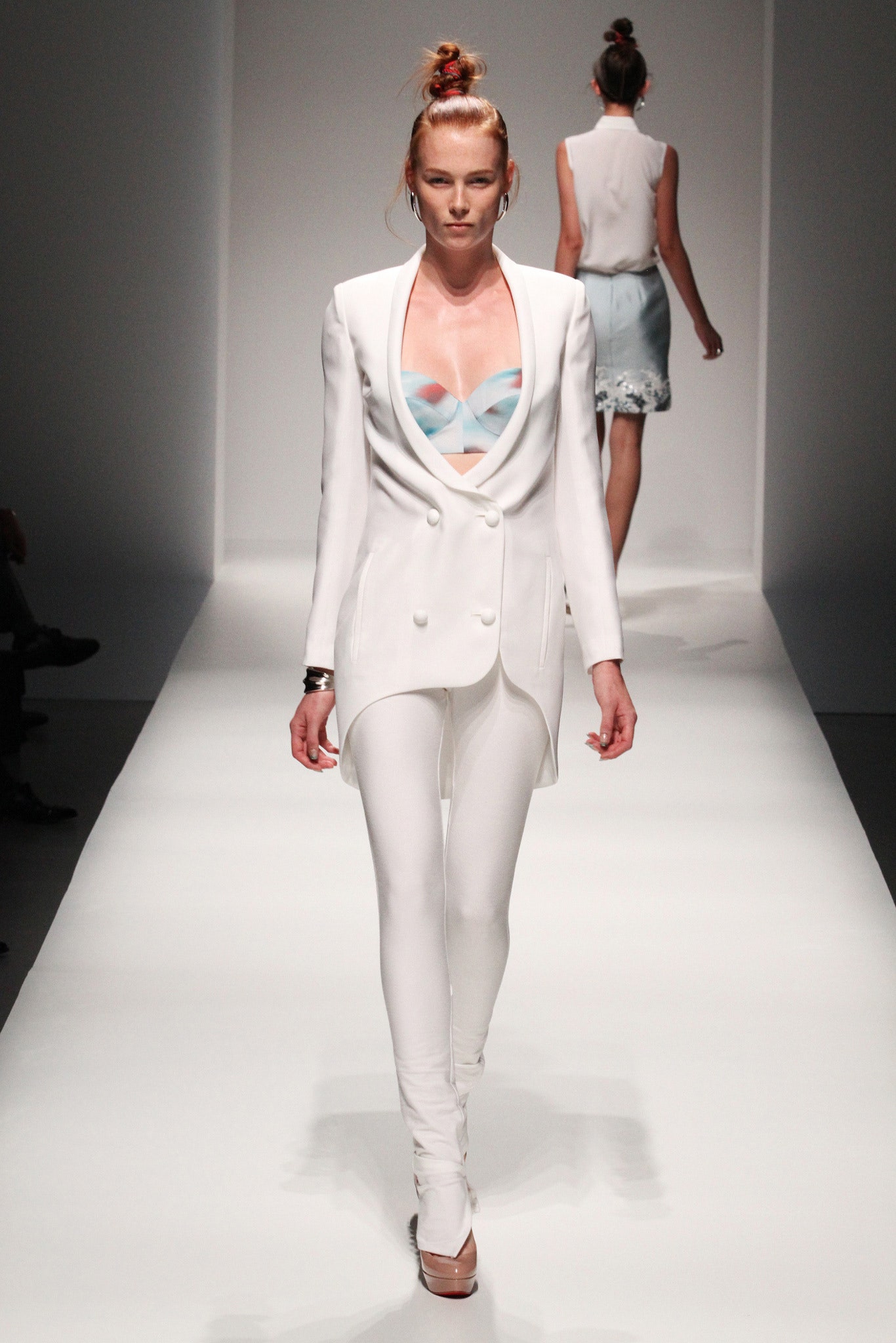 white cotton long-sleeve collared fitted zippered suit