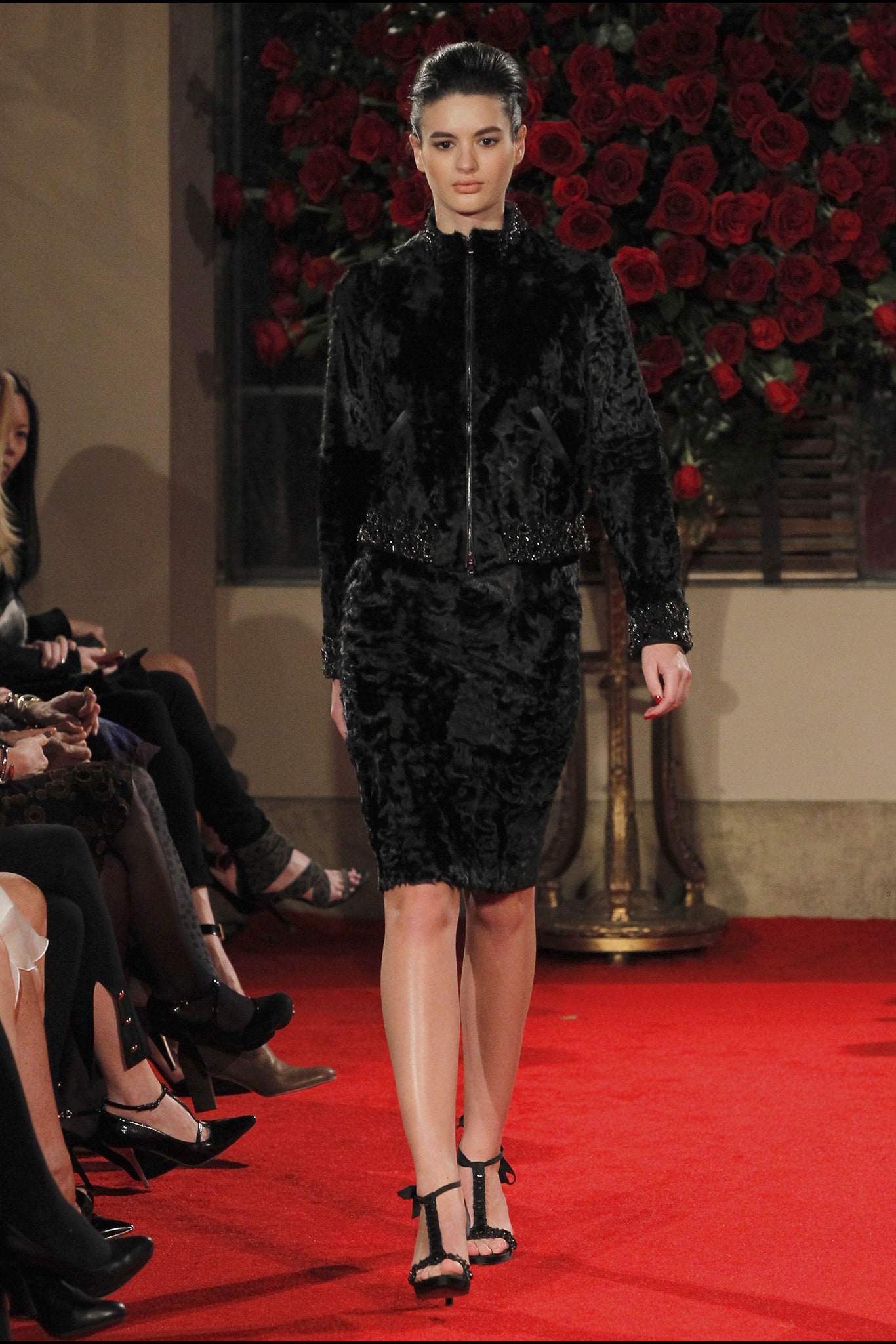 black faux-fur long-sleeve collared fitted zippered jacket