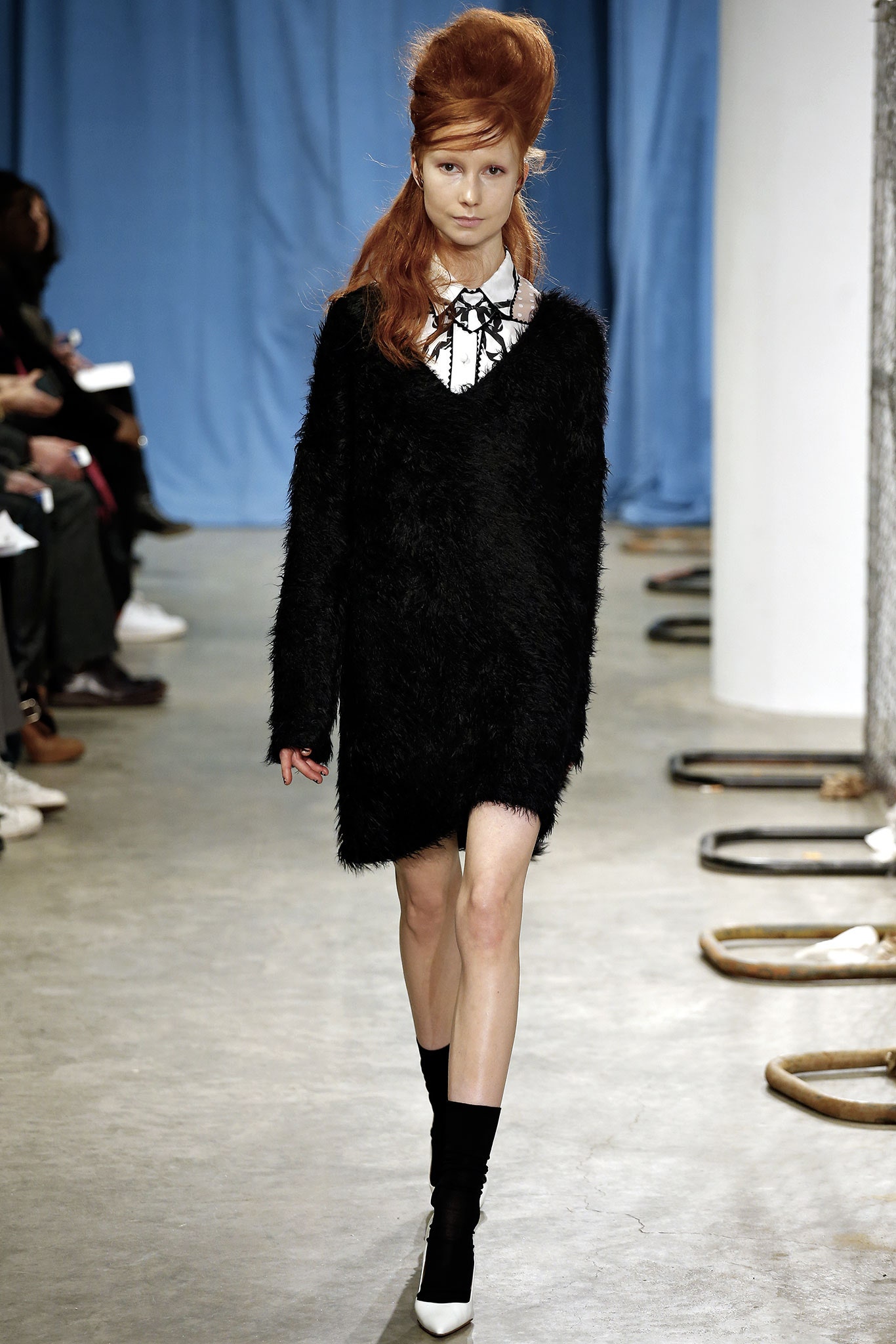 black wool long-sleeve v-neck oversized textured short sweater