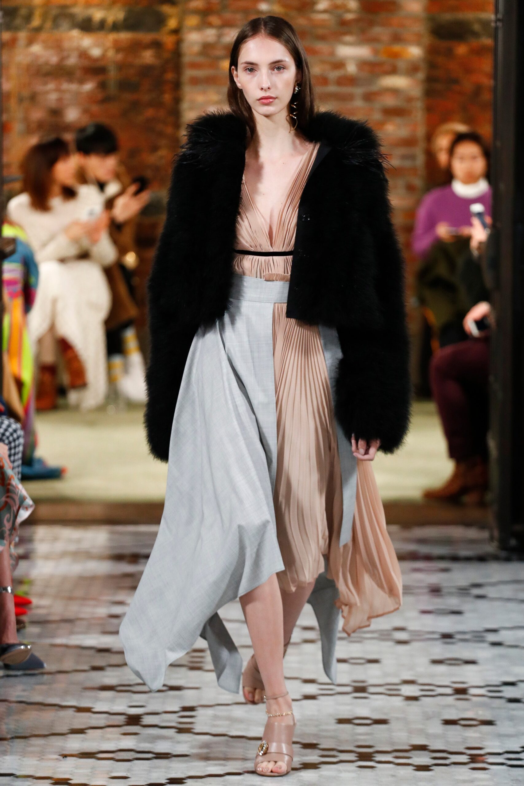 black faux-fur long-sleeve oversized layered coat