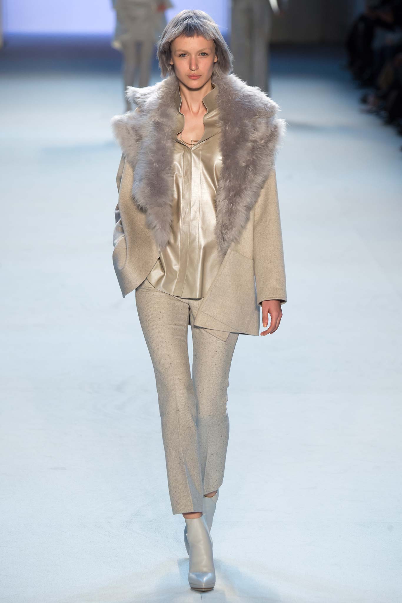 beige wool coat with faux-fur