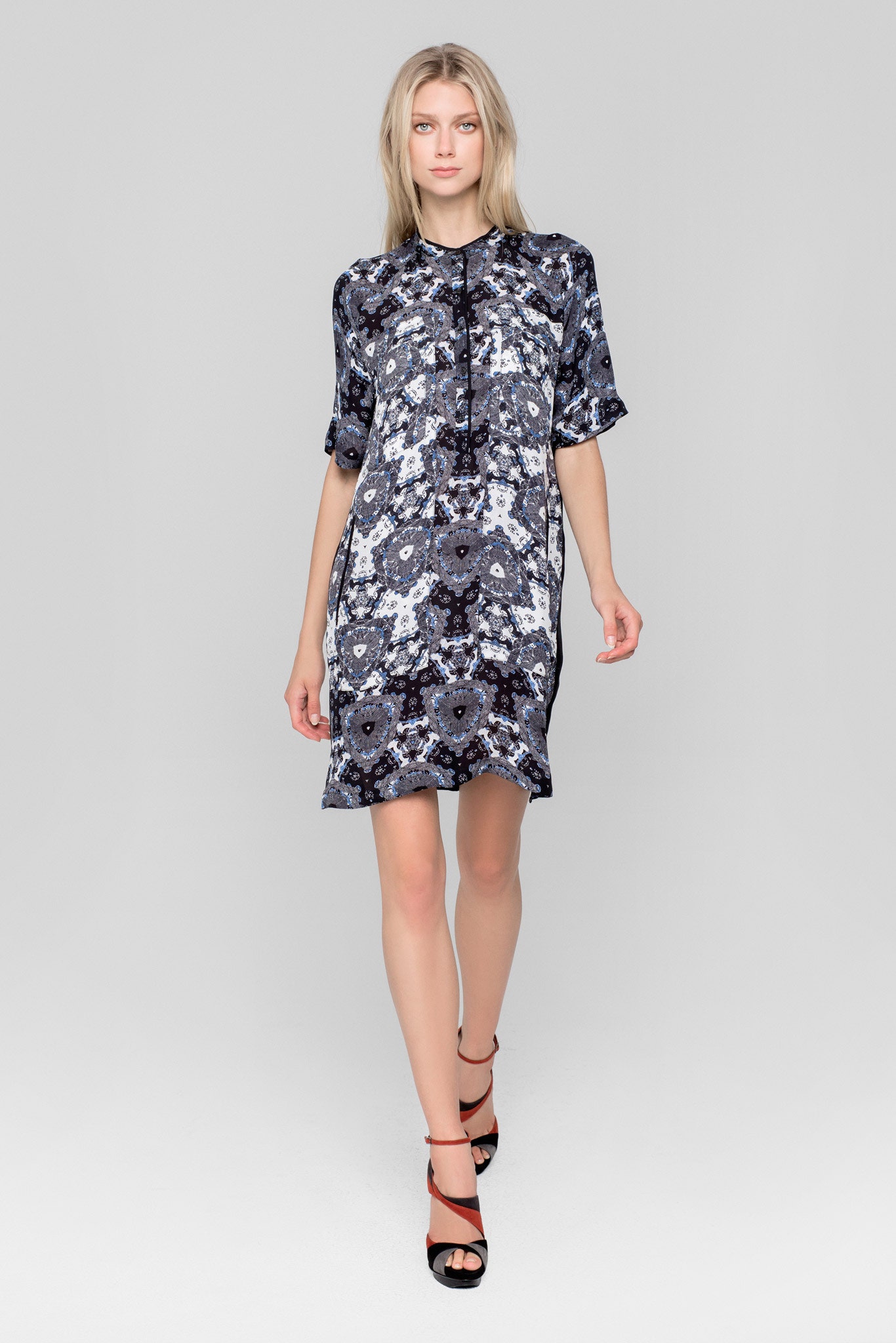blue printed short-sleeve dress