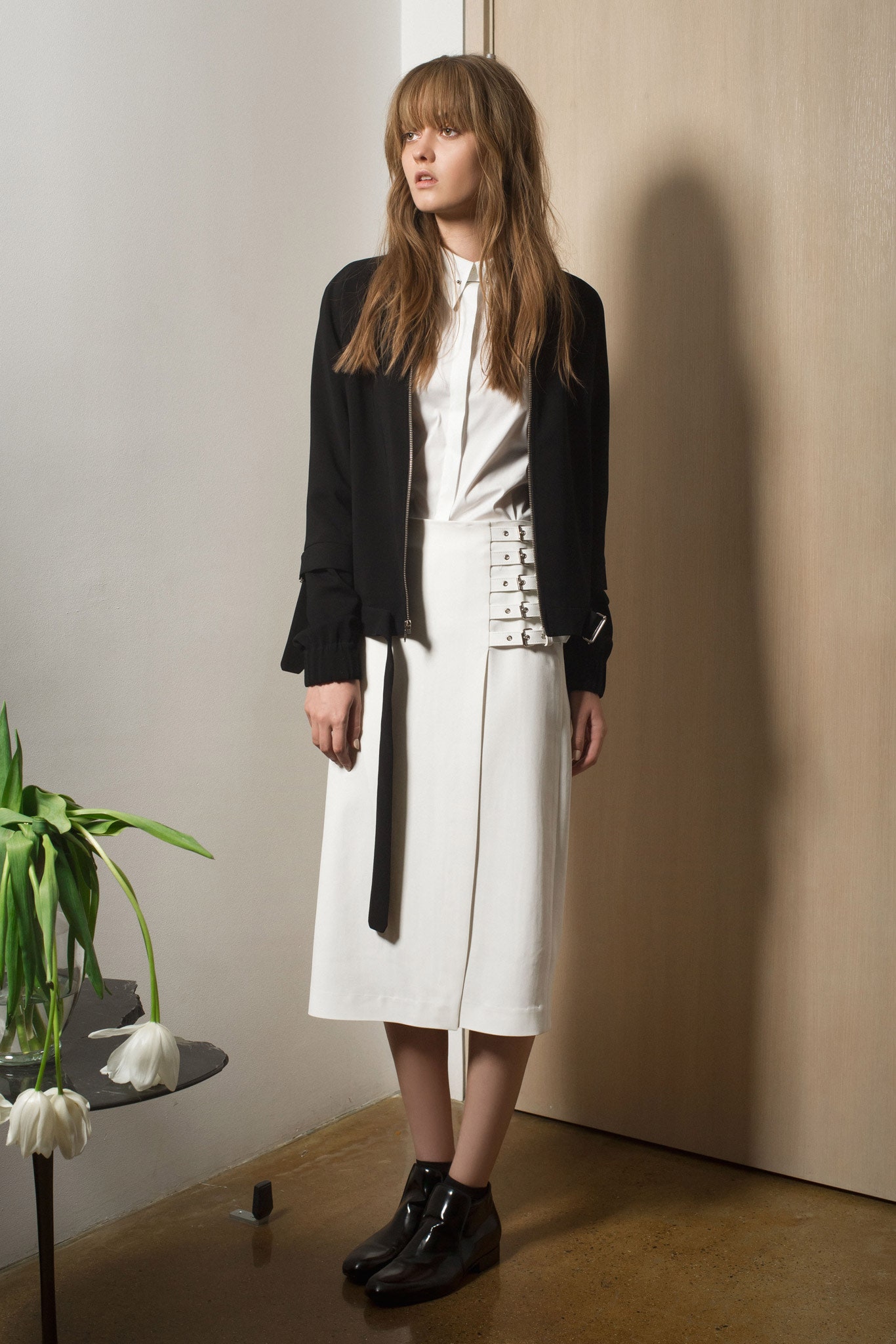black cotton long-sleeve collared fitted zippered jacket
