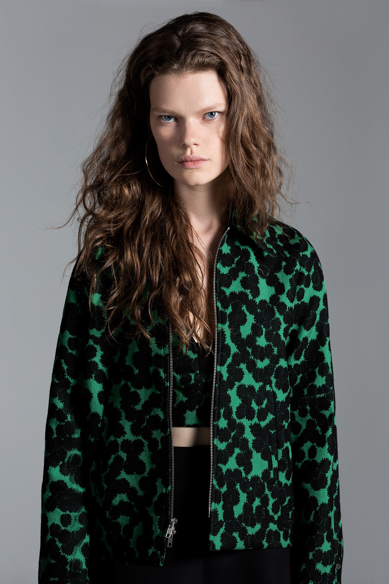green cotton long-sleeve collared fitted printed jacket