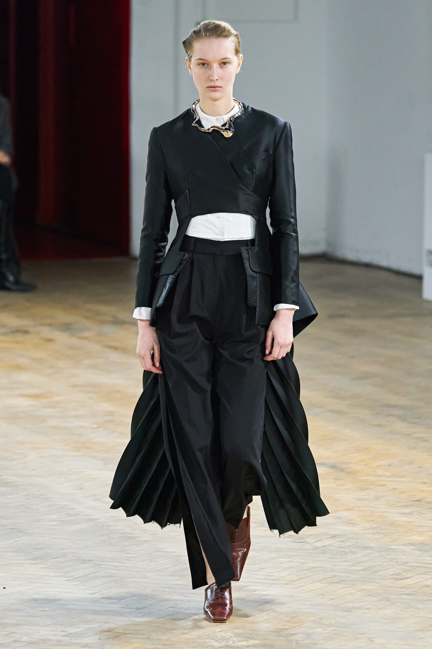 black silk long-sleeve collared tailored buttoned blazer