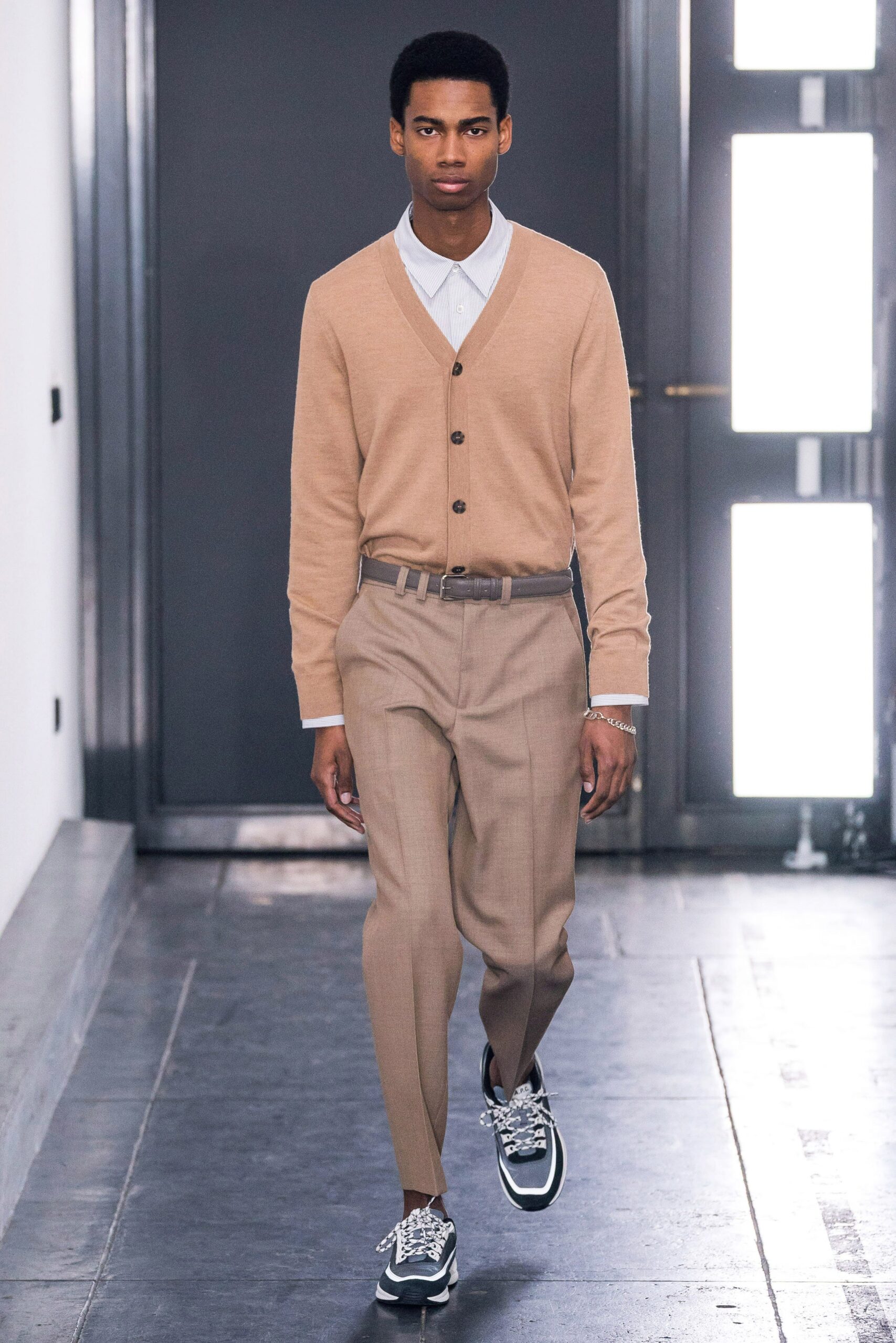 beige wool long-sleeve collared fitted buttoned cardigan
