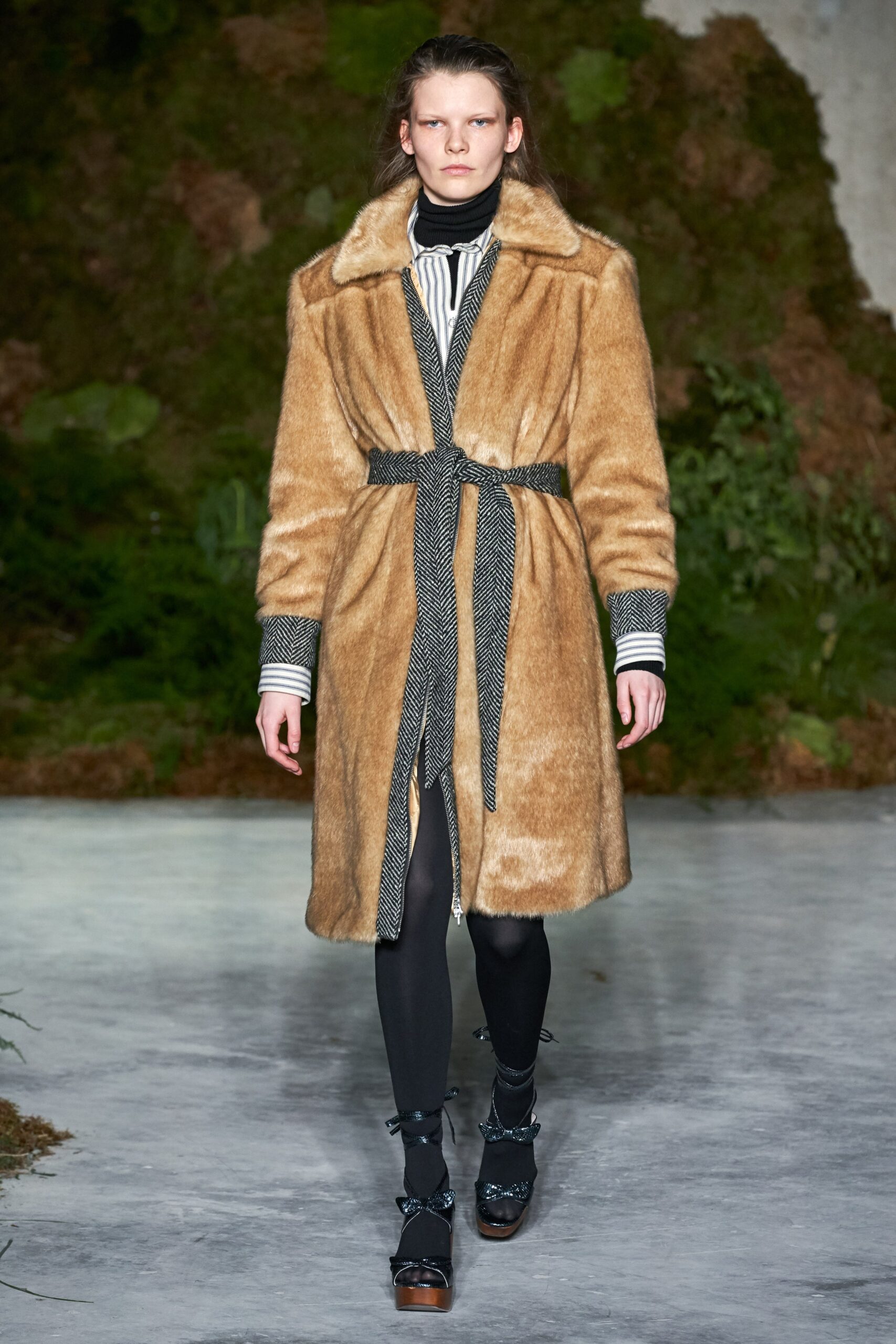 brown fur long-sleeve collared relaxed belted coat