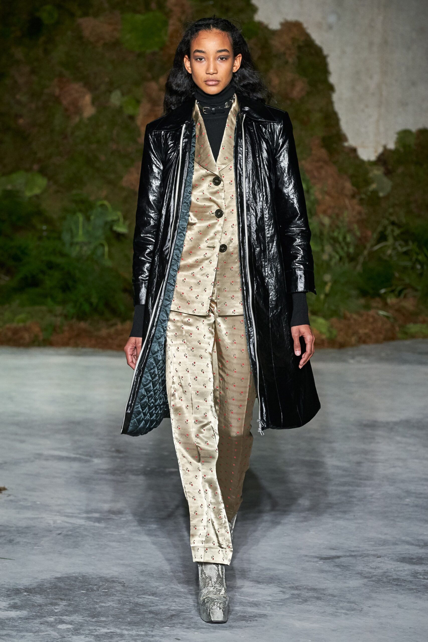 beige silk long-sleeve collared tailored buttoned printed suit