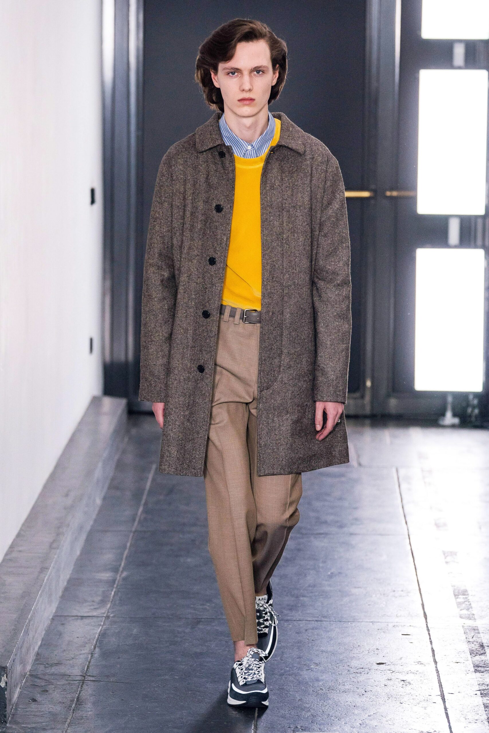 brown wool long-sleeve collared fitted buttoned coat
