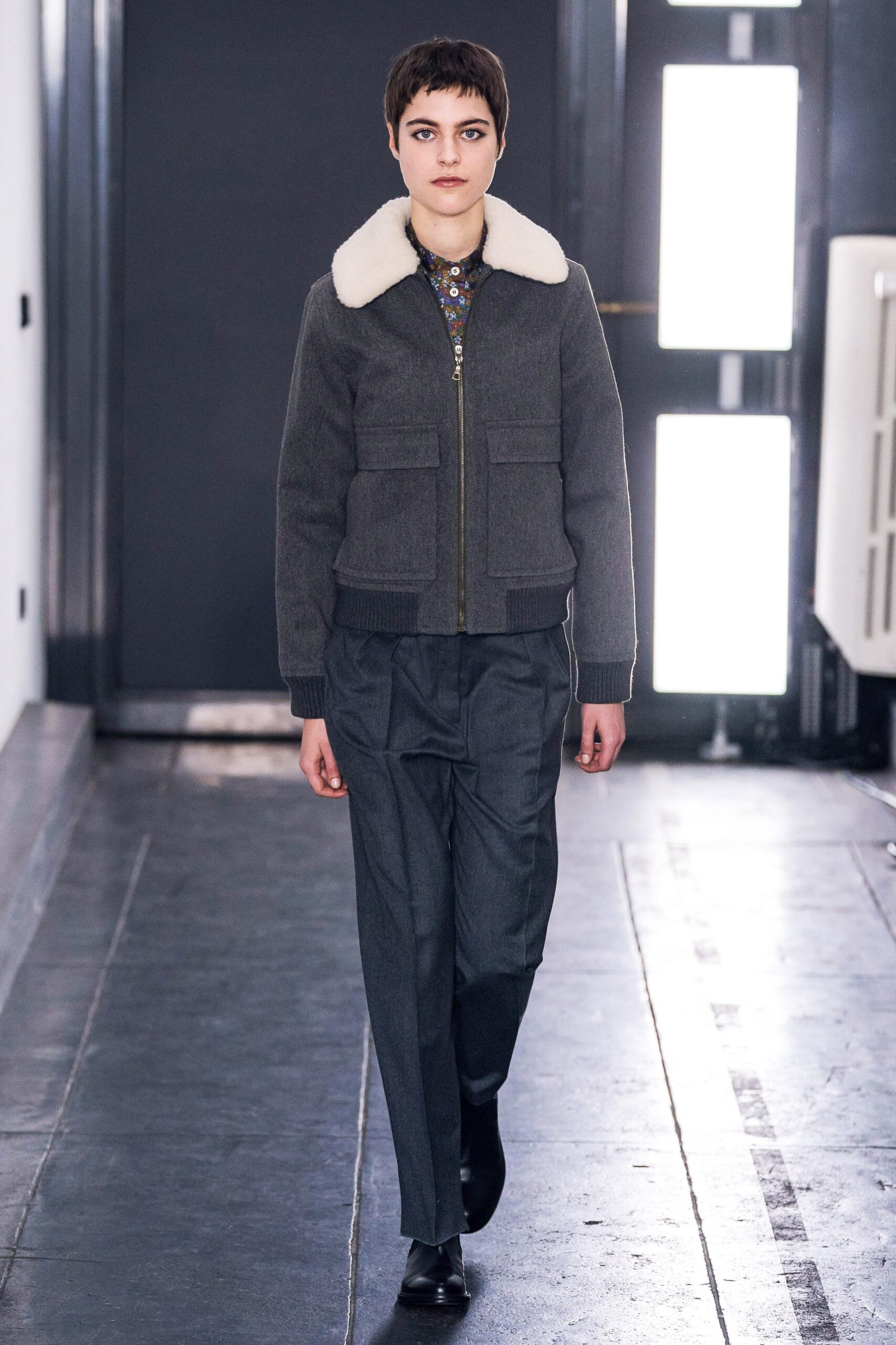 gray wool long-sleeve collared fitted zippered jacket