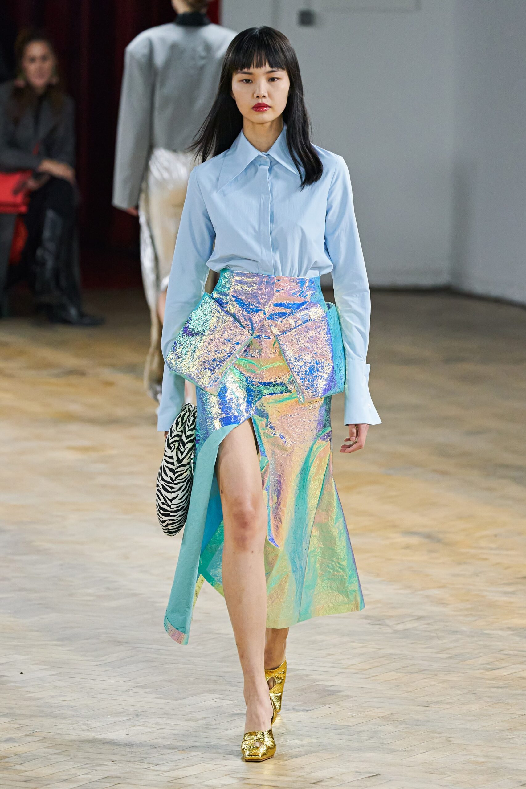multi silk slit fitted high-waisted pleated shiny skirt