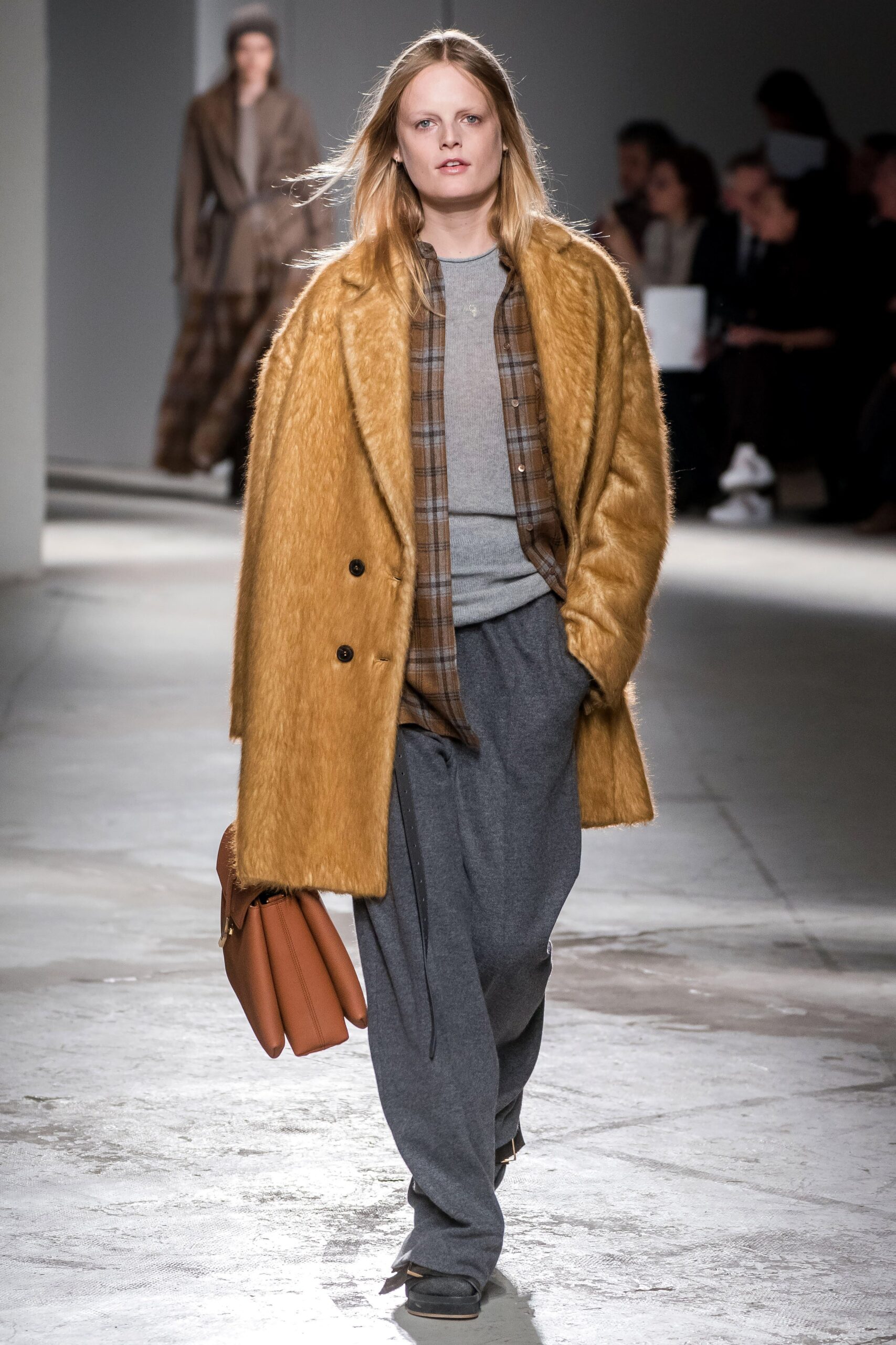 brown faux-fur long-sleeve collared relaxed buttoned coat