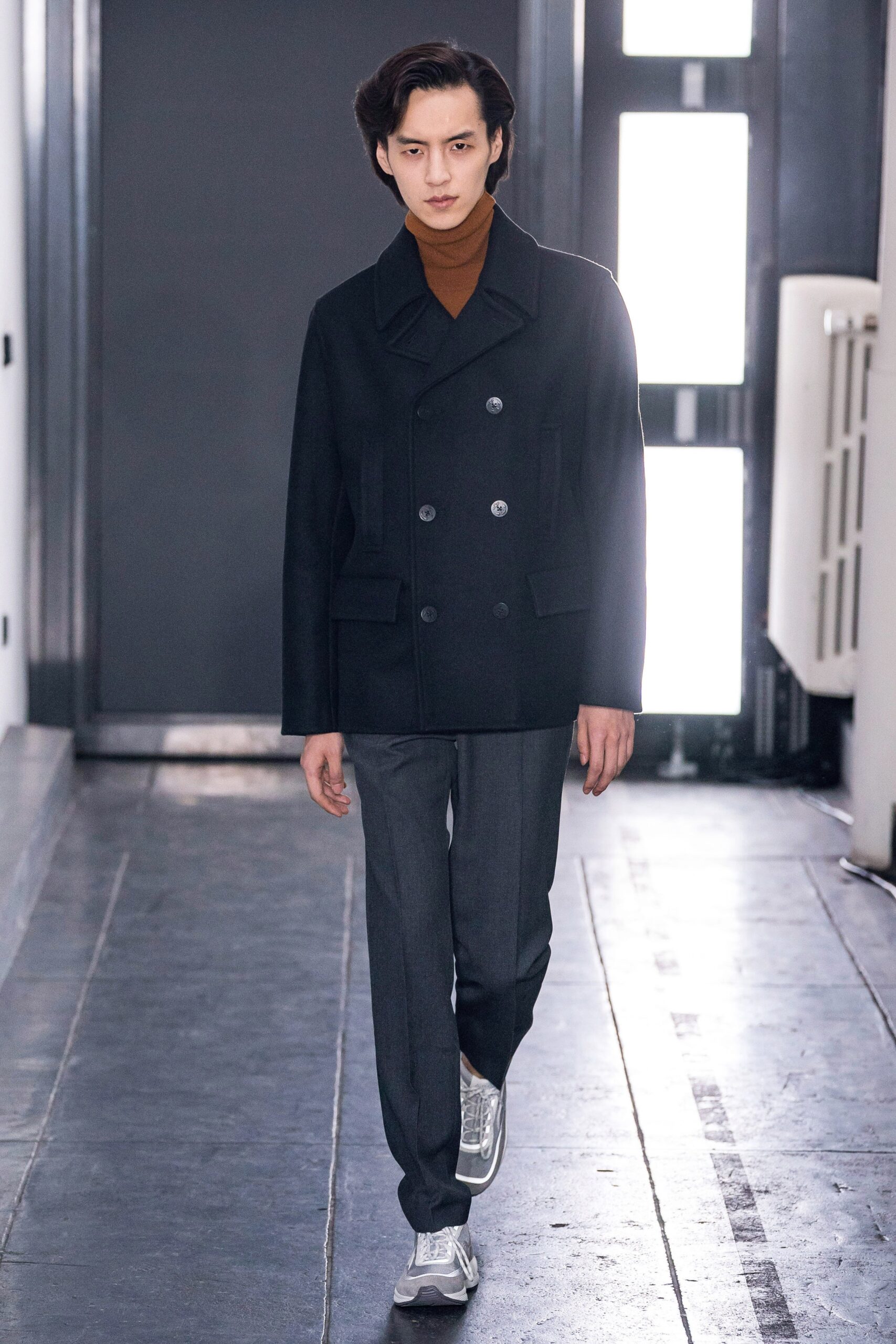 black wool long-sleeve collared tailored jacket
