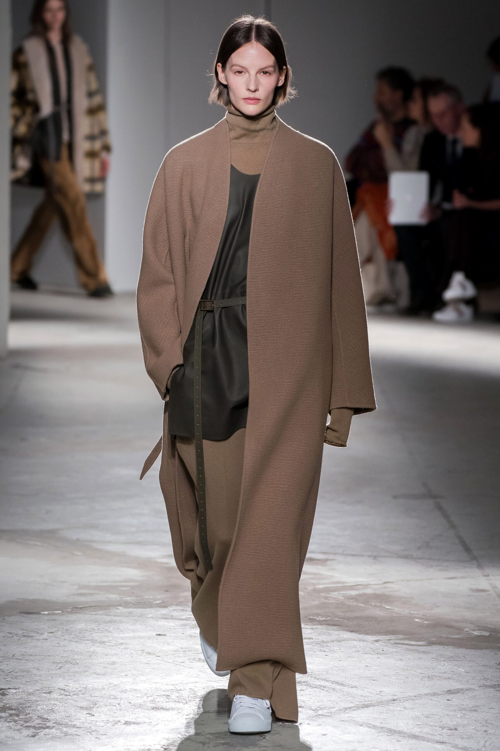 brown wool long-sleeve collared relaxed layered coat
