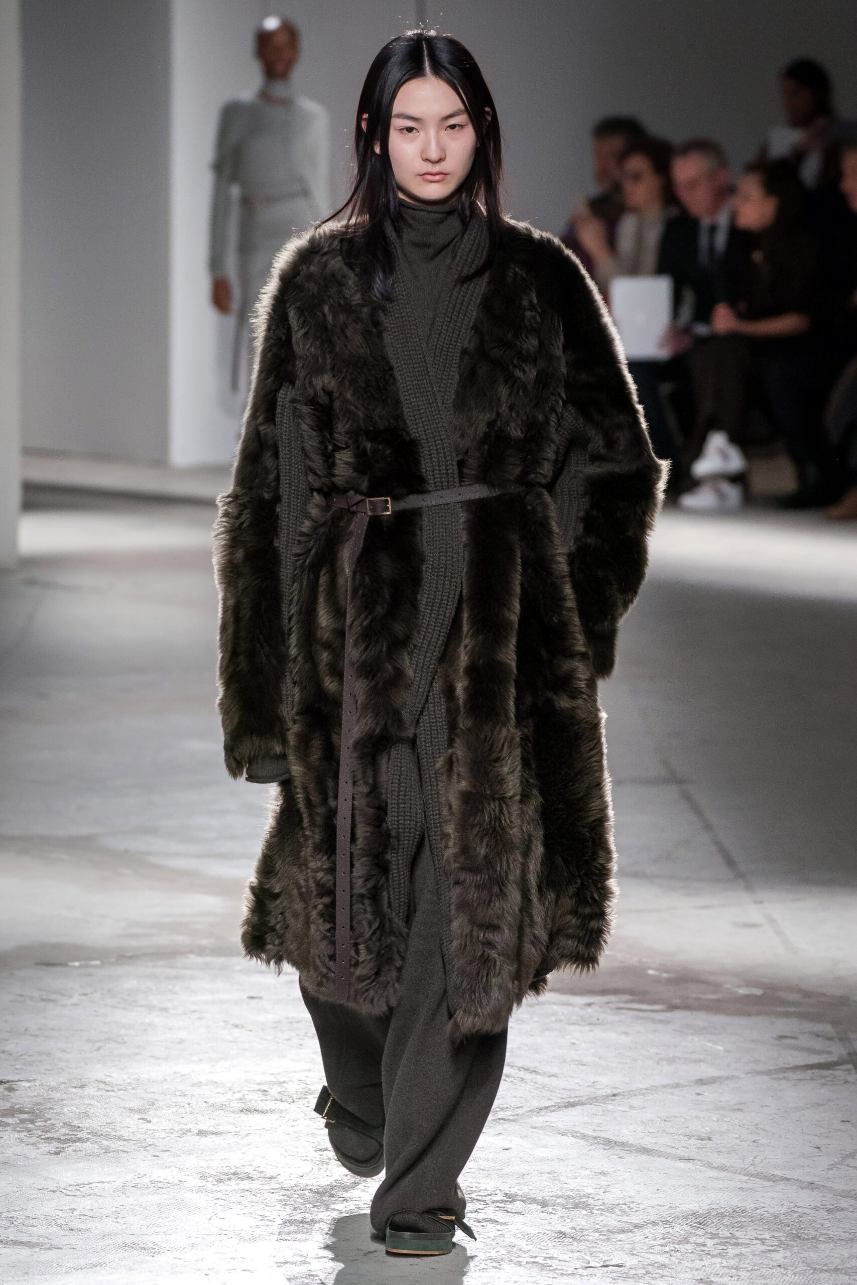 brown fur long-sleeve relaxed belted coat