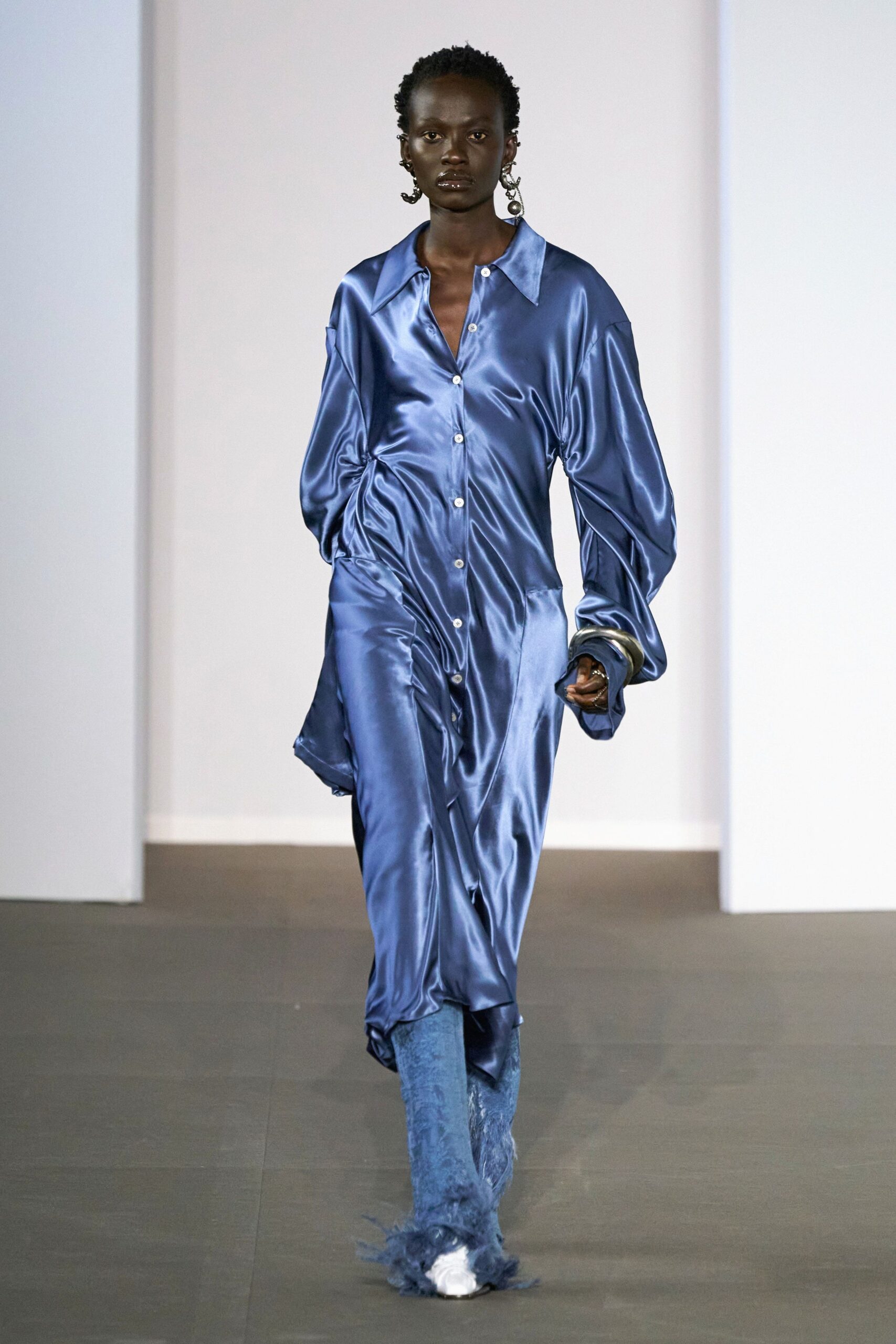 blue silk shirt-dress with denim pants