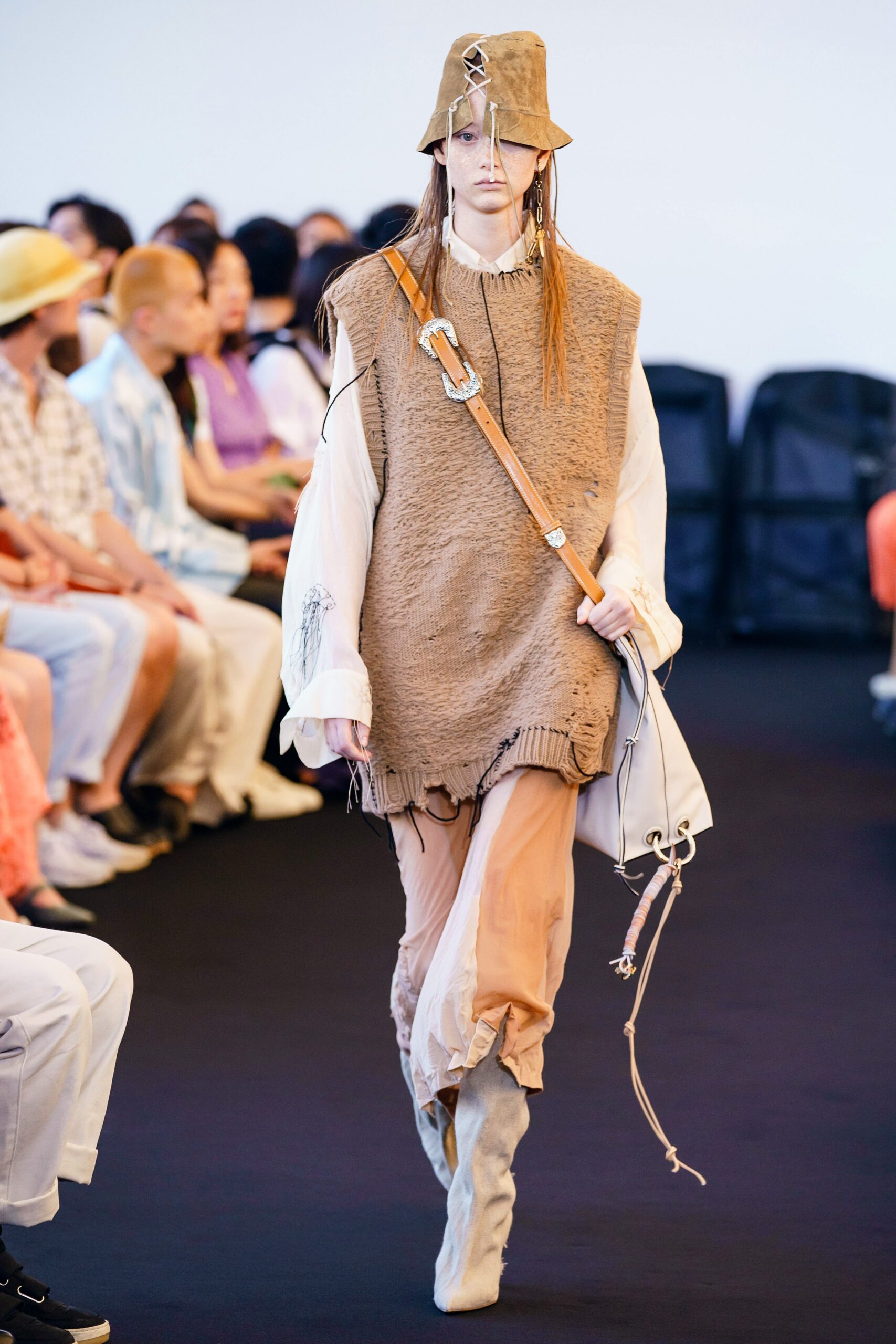 beige cotton relaxed cargo pants