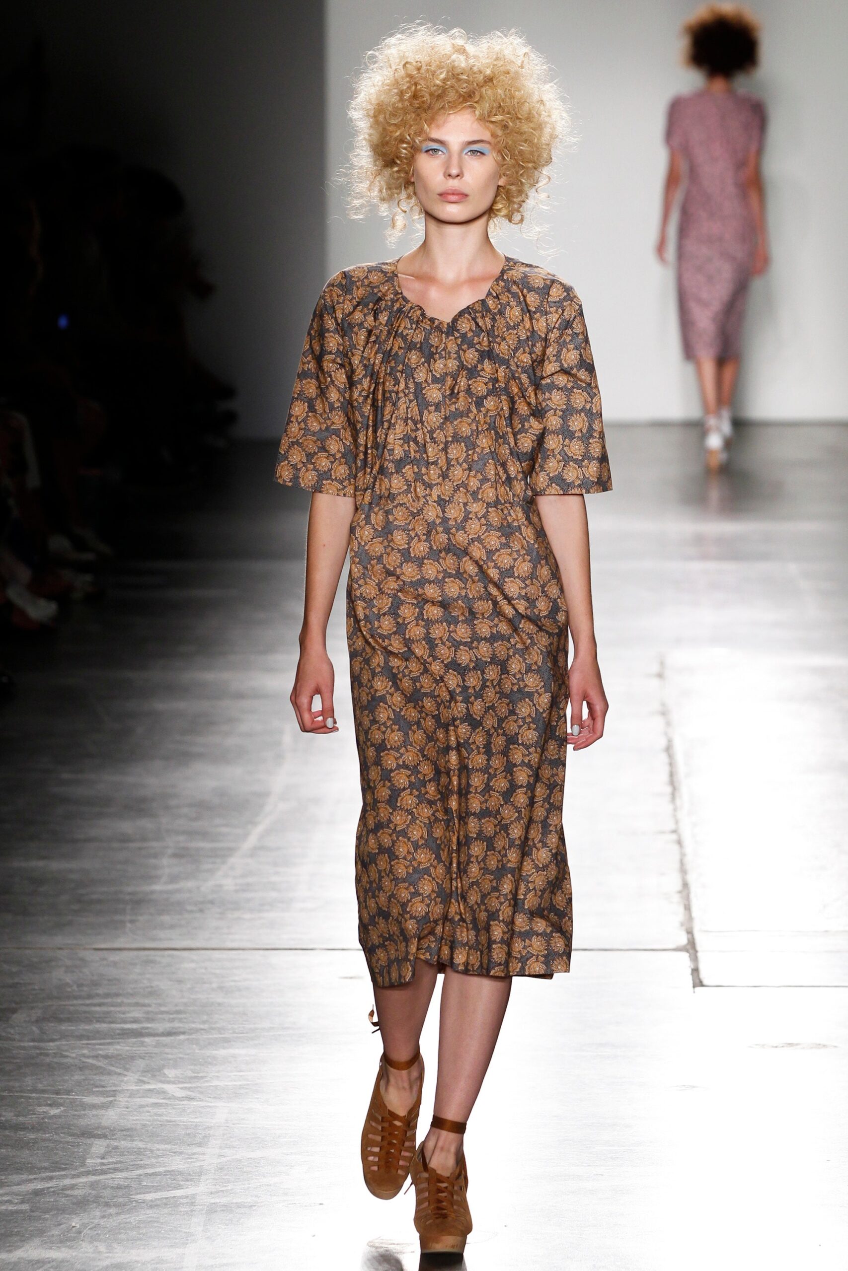 A relaxed brown cotton dress with short sleeves and a collared neckline featuring a printed design.