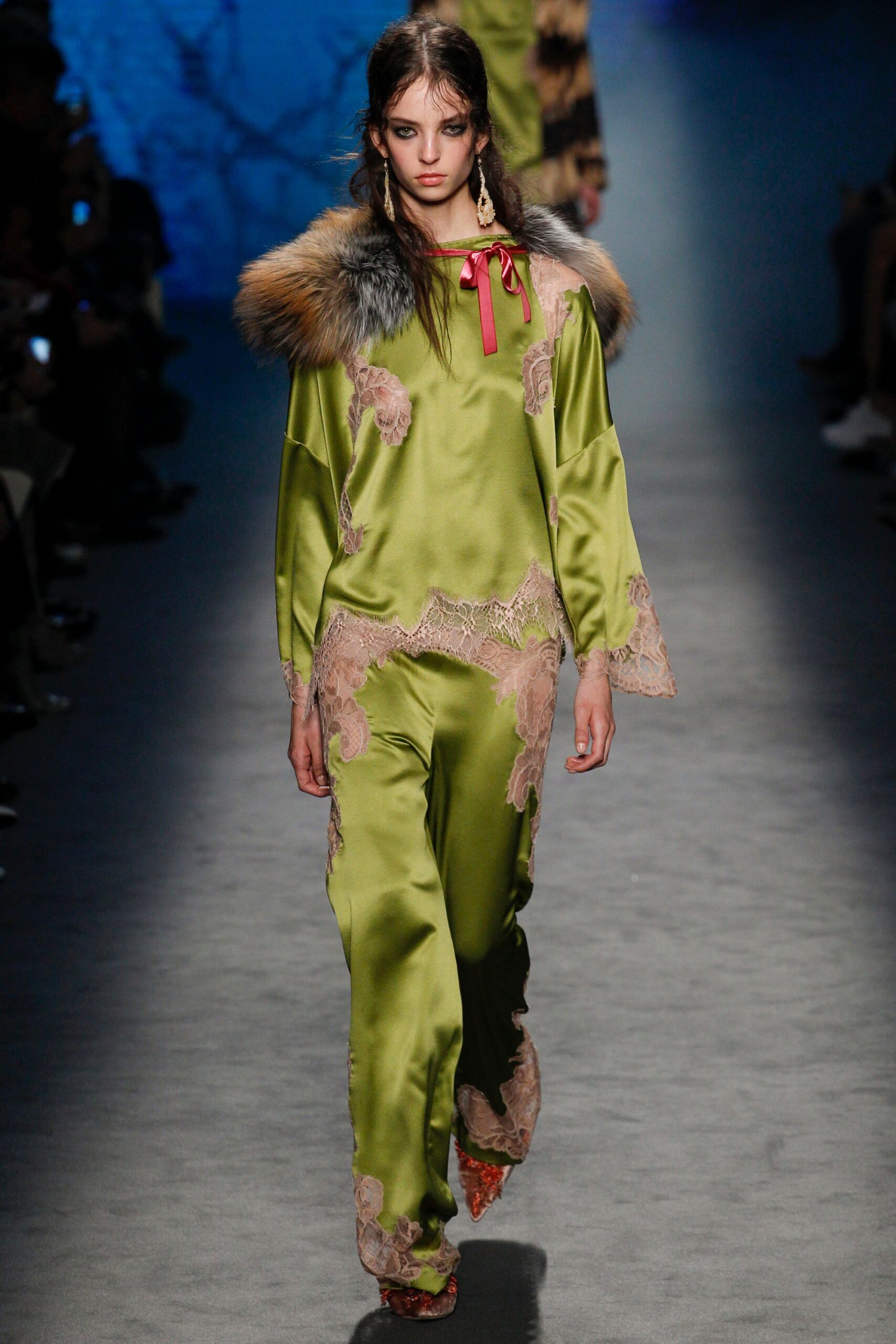 Alberta Ferretti Fall 2016 Ready-to-Wear