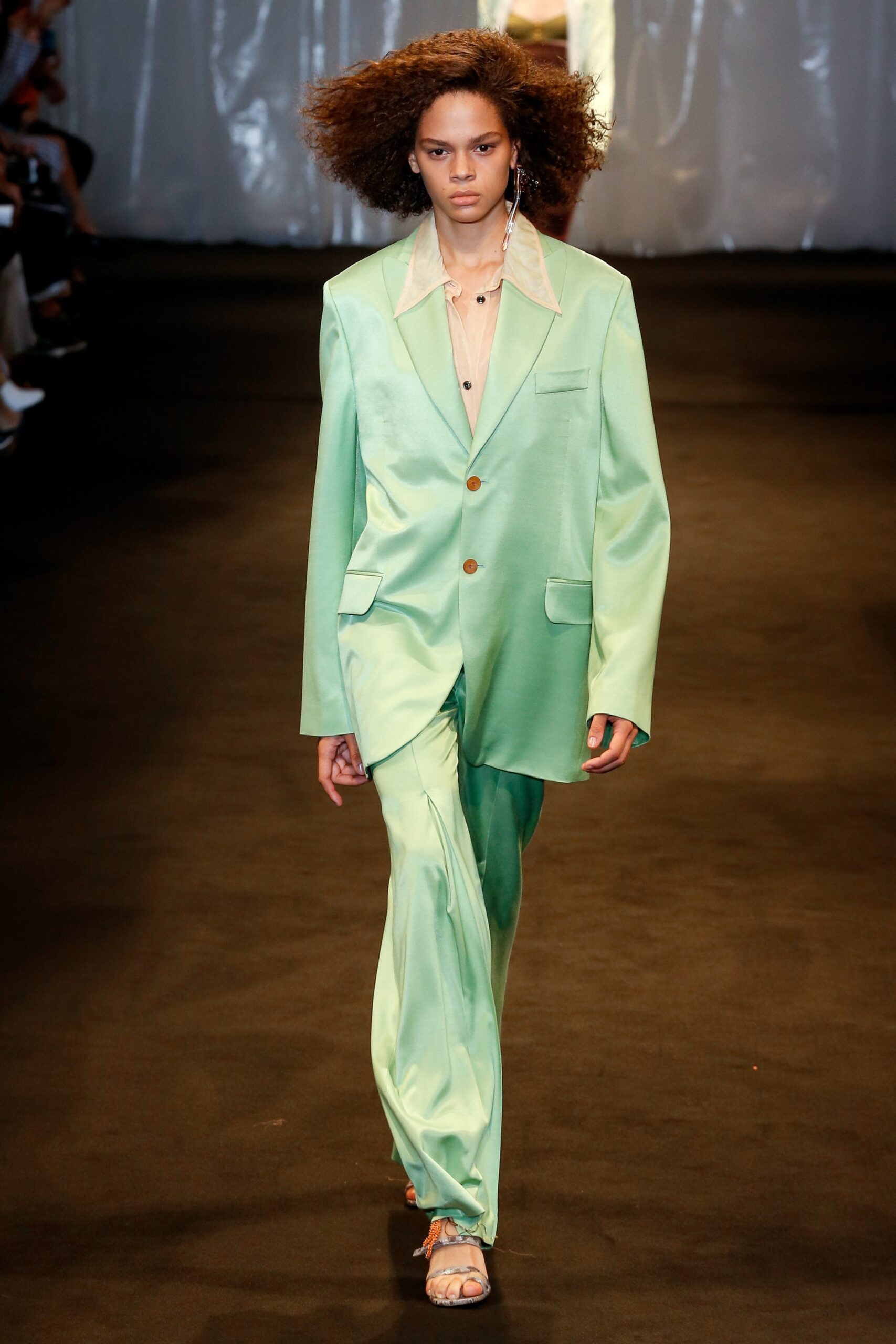 green silk long-sleeve collared tailored buttoned shiny suit