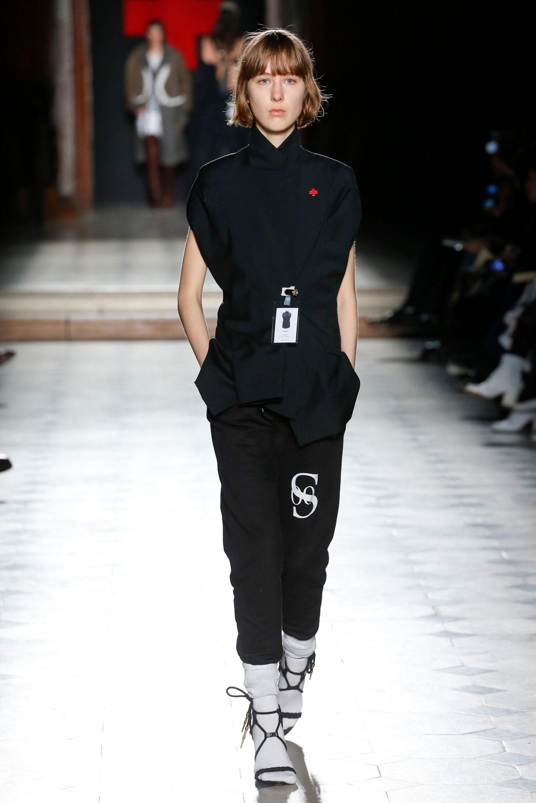 black sleeveless collared fitted zippered top